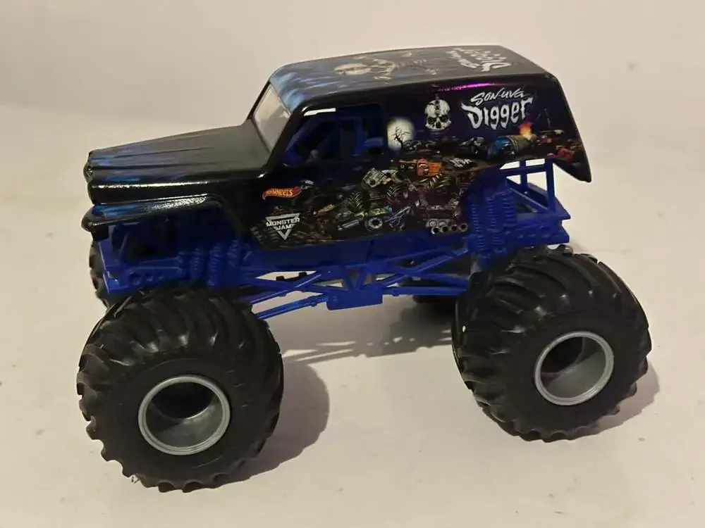 Hot Wheels Monster Jam Son-uva Digger 1:24 Die-Cast Truck